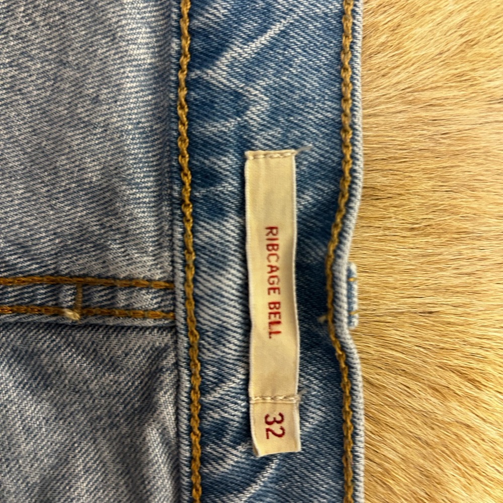 Levi's Premium Ribcage Bell Jeans🔥🔥♥️ - Picture 3 of 10